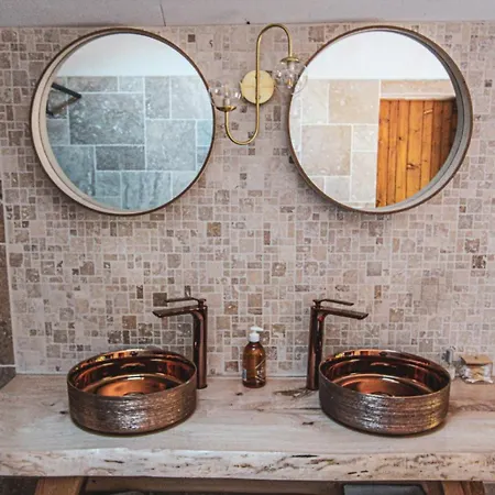 La Maison Des Volcans Cantal * Saint-Bonnet-de-Condat