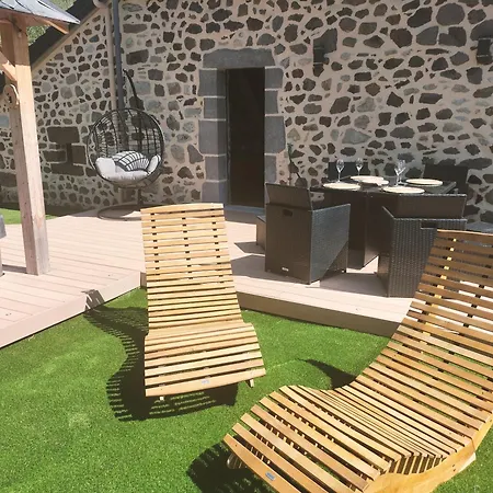 La Maison Des Volcans Cantal * Saint-Bonnet-de-Condat